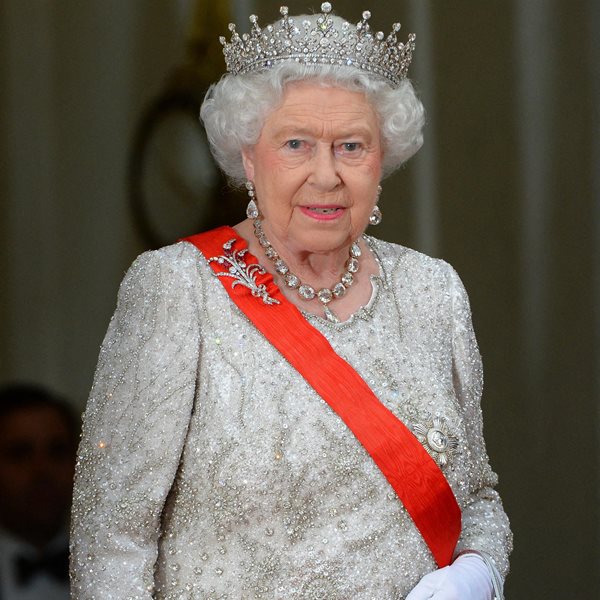 Βασίλισσα Ελισάβετ: Οι άγνωστες πτυχές της ζωής της- Η γνωριμία με τον Φίλιππο, τα παιδιά, η περιουσία και ο χαρακτήρας της