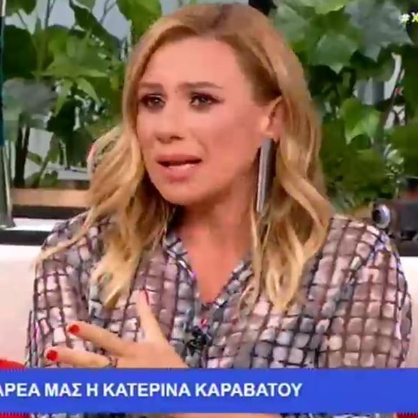 "Λύγισε" η Κατερίνα Καραβάτου: "Δεν μπορώ καν να μπω στο σπίτι μου στη Θεσσαλονίκη αυτή τη στιγμή"