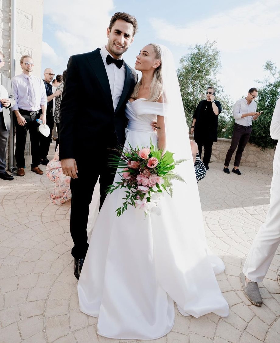 Κόνι Μεταξά: Τα νέα στιγμιότυπα από τον γάμο της και η φωτογραφία που "πρόδωσε" πως  θέλει να παντρέψει τη μητέρα της, Ζώζα Μεταξά