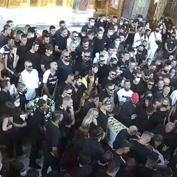 Mad Clip: Η κηδεία του τράπερ στο Παλαιό Φάληρο (Βίντεο) 