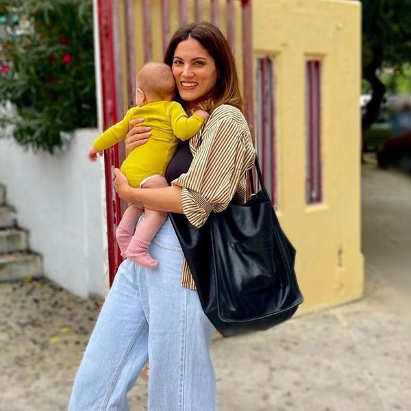Η Μαίρη Συνατσάκη φωτογραφίζει την 8 μηνών κόρη της: "Και σήμερα για πρώτη φορά έγινε αυτό"