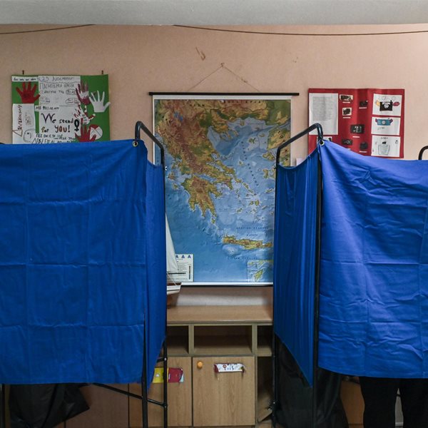 Εκλογές 2023: Άνοιξαν οι κάλπες - Το απρόοπτο στο σχολείο που ψηφίζει ο Κώστας Καραμανλής