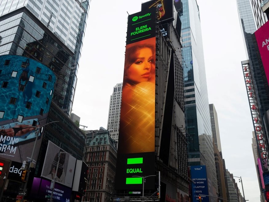 Ελένη Φουρέιρα: Μπήκε σε billboard στην Times Square!