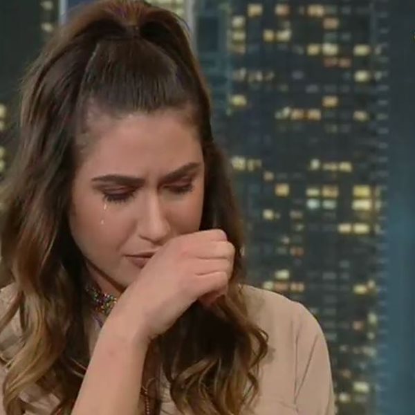 The 2Night Show: Ξέσπασε σε κλάματα η Έλενα Κρεμλίδου - Σταμάτησε τη συνέντευξη ο Γρηγόρης Αρναούτογλου