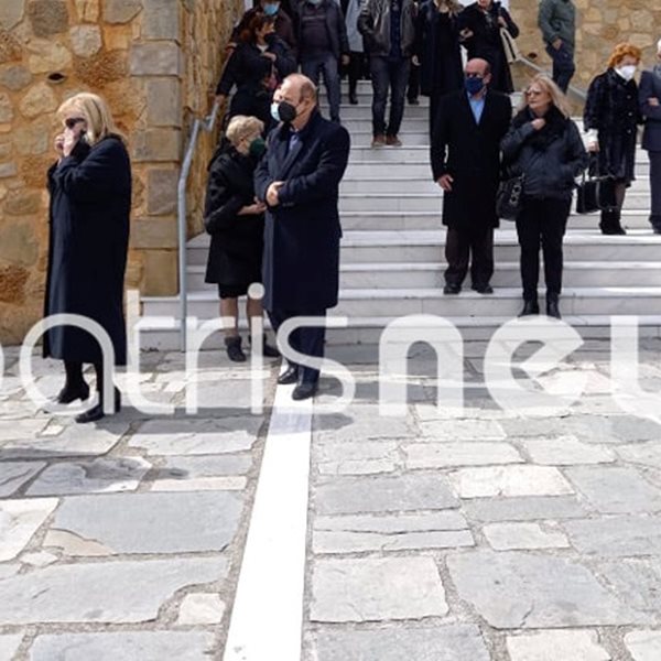 Παύλος Χαϊκάλης: Συντετριμμένος στην κηδεία του αδερφού του (βίντεο-φωτογραφίες)