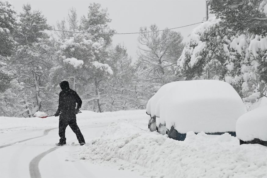 Καιρός: Ο &quot;Φίλιππος&quot; φέρνει χιόνια το μεσημέρι στην Αττική - Σήμερα κορυφώνεται η κακοκαιρία 