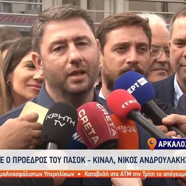 Εκλογές 2023: Ψήφισε στο Αρκαλοχώρι ο Νίκος Ανδρουλάκης - Τον υποδέχτηκε ο πατέρας του