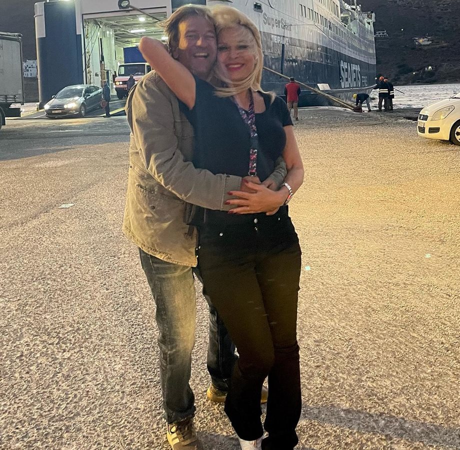 Ελένη Μενεγάκη: Στην αγκαλιά του Μάκη Παντζόπουλου στο εξωτερικό - "Ευτυχία είναι..."