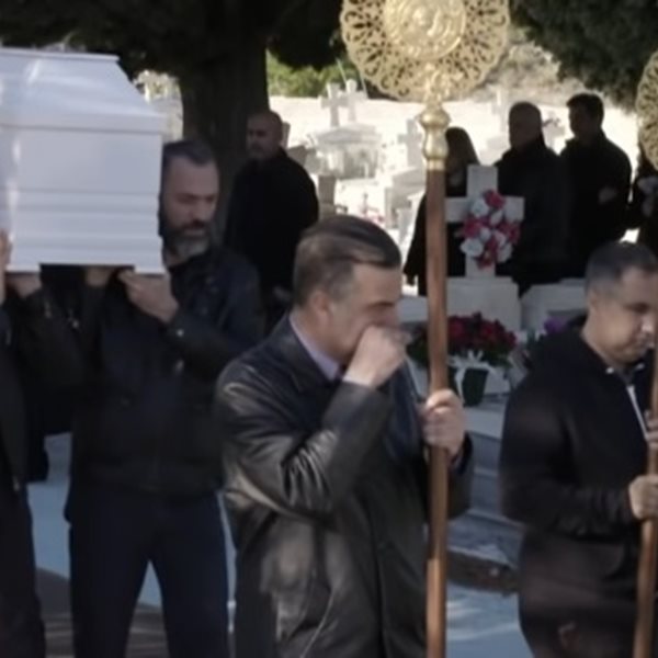 Σασμός - Εξελίξεις: Η κηδεία του Πετρή - Η Καλλιόπη επισκέπτεται τον Αστέρη στη φυλακή
