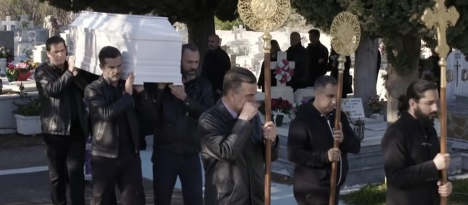 Σασμός - Εξελίξεις: Η κηδεία του Πετρή - Η Καλλιόπη επισκέπτεται τον Αστέρη στη φυλακή