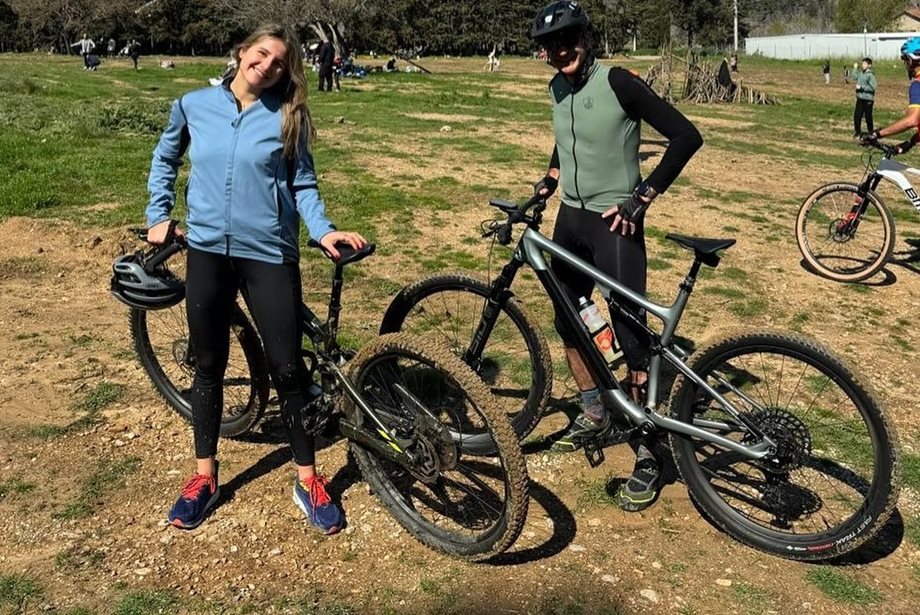 Καθαρά Δευτέρα: Ο Κυριάκος Μητσοτάκης κάνει ποδήλατο με την κόρη του, Δάφνη και εύχεται "Καλή Σαρακοστή"