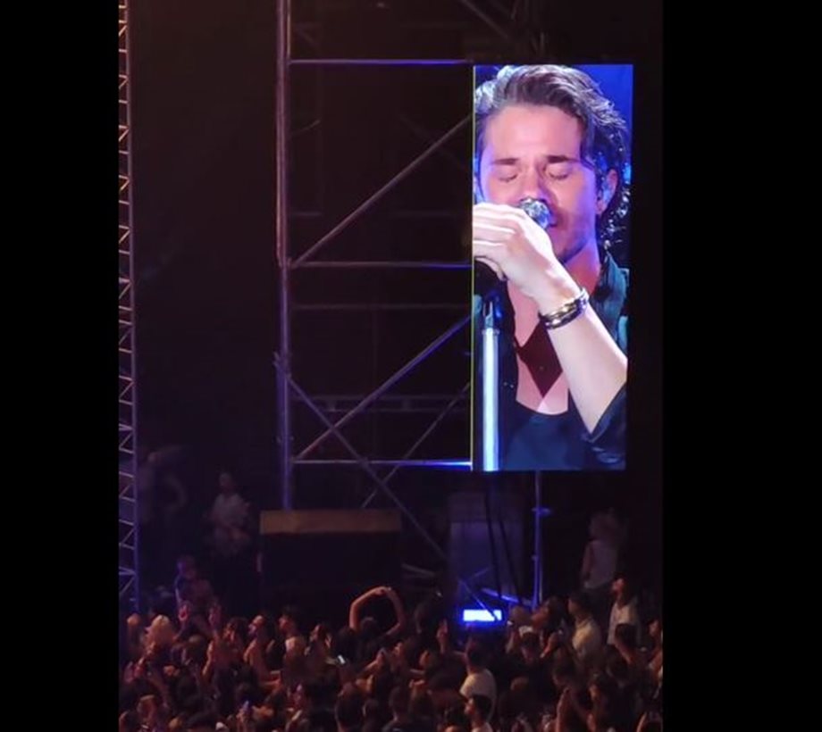 Νίκος Οικονομόπουλος: Τα κλάματα του τραγουδιστή στη συναυλία του στην Πάτρα - Τι συνέβη;