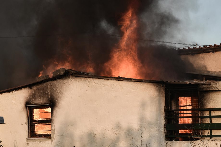 Φωτιά: Νεκρός στην Παλλήνη - Αυτοκτόνησε όταν κάηκε το σπίτι του