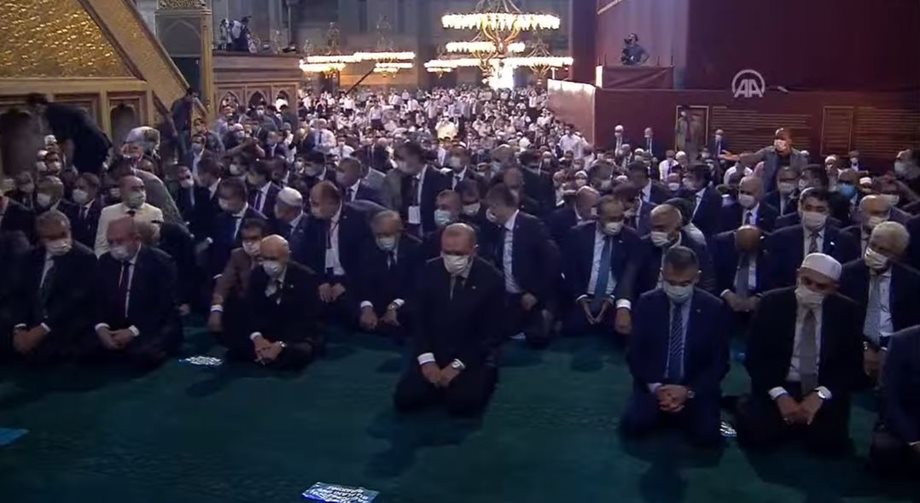 Μετατρέπεται σε τζαμί η Αγιά Σοφιά: Έφτασε ο Ερντογάν - Άρχισε η μουσουλμανική προσευχή (live εικόνα)