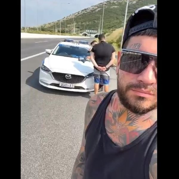 Snik: Το βίντεο που δημοσίευσε την ώρα που η Τροχαία έκοβε κλήση στον οδηγό του για υπερβολική ταχύτητα