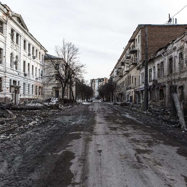 Πόλεμος Ουκρανία: 9 νεκροί και 57 τραυματίες από την αεροπορική επιδρομή στο Λβιβ - Ασθενοφόρα σπεύδουν για βοήθεια 