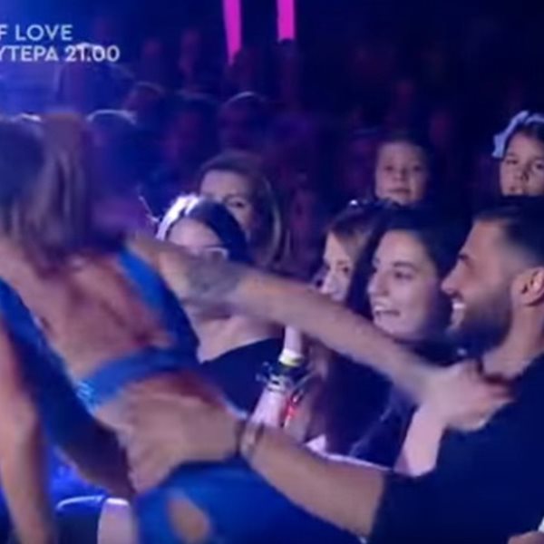 Dancing with the Stars-Τελικός:  Η Ευρυδίκη Βαλαβάνη έπεσε στην αγκαλιά του Κωνσταντίνου Βασάλου κατά τη διάρκεια του χορευτικού 