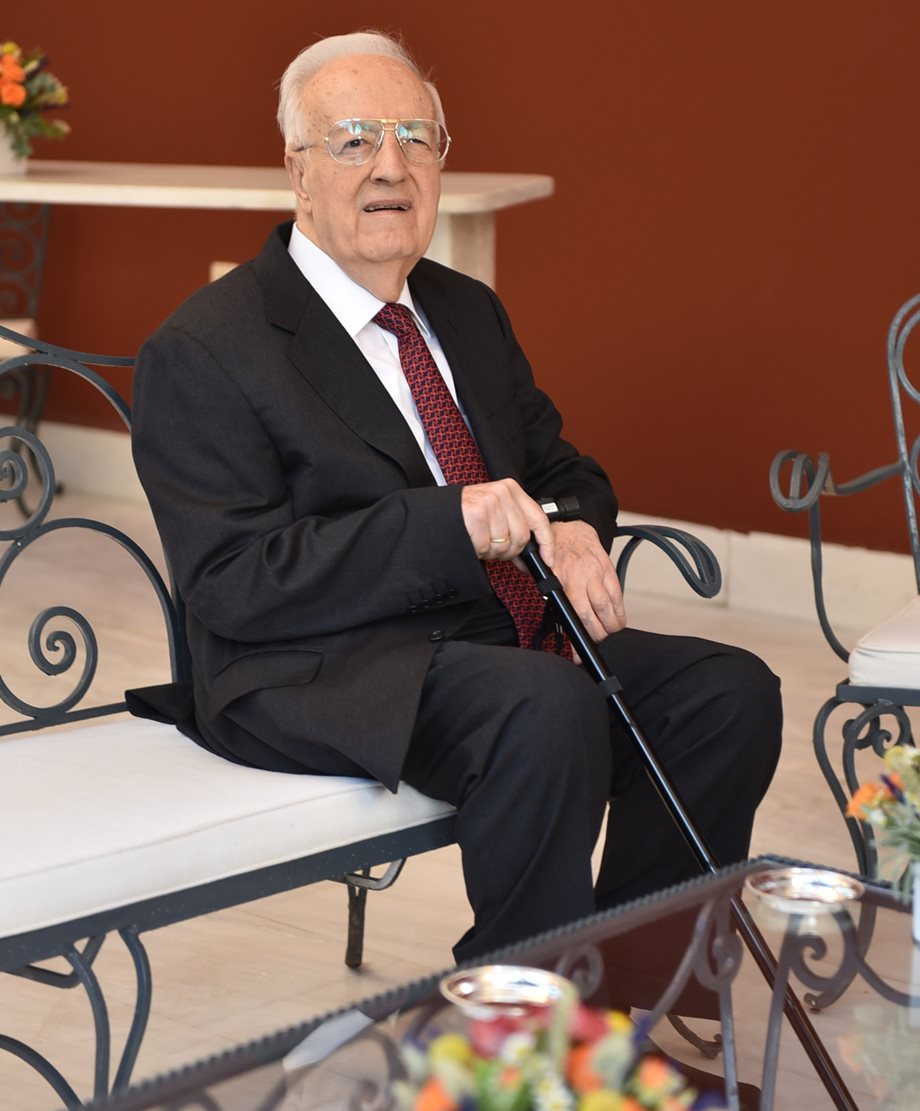 Χρήστος Σαρτζετάκης: Στην εντατική του Λαϊκού Νοσοκομείου ο πρώην Πρόεδρος της Δημοκρατίας