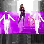 Eurovision 2021: Ο χορευτής της Στεφανίας Λυμπερακάκη που ξέχασε να βάλει το γάντι του