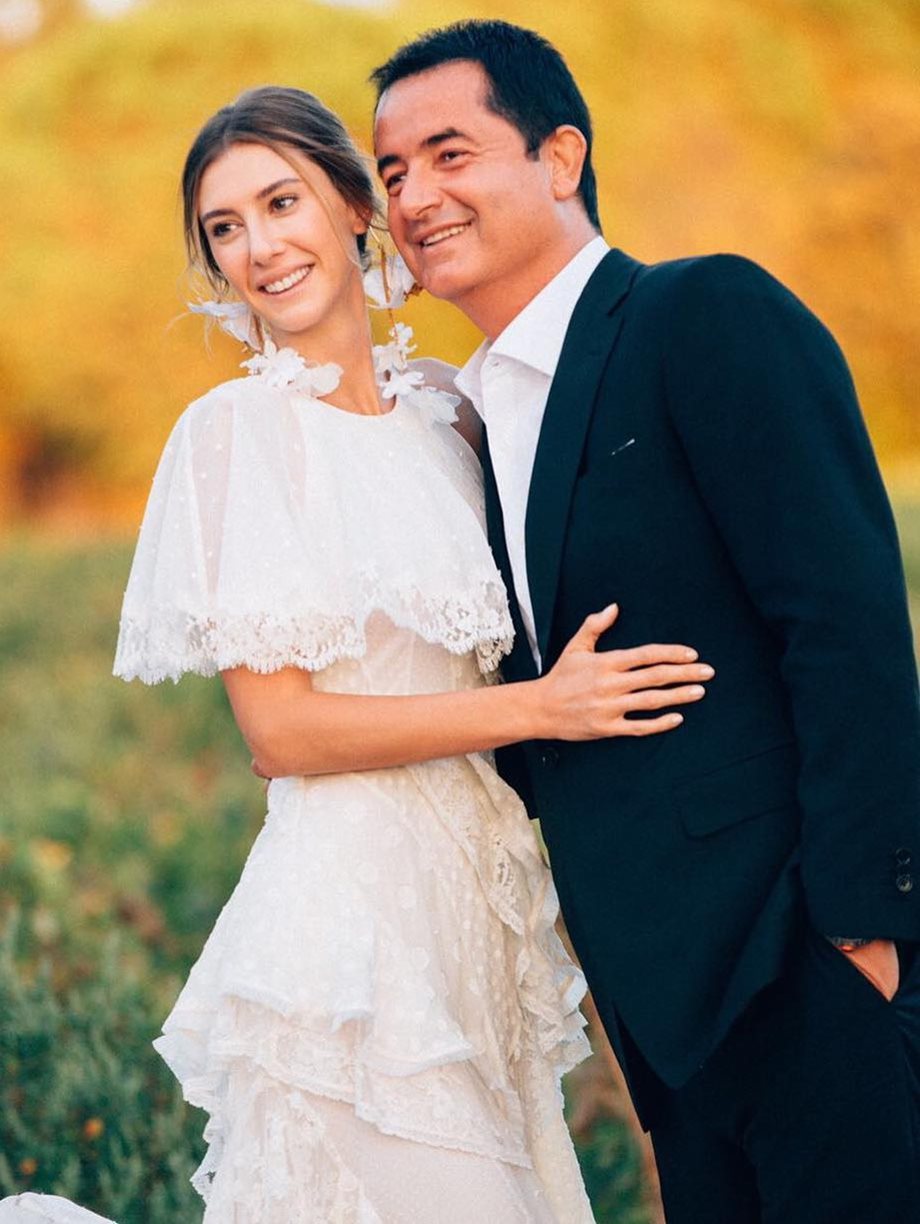 Γάμος Acun Ilicali - Seyma Subasi: Με δάκρυα στα μάτια έφτασε η νύφη
