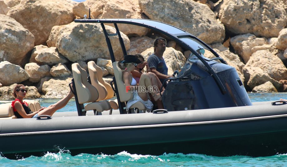 Paparazzi: Βόλτα με το σκάφος για την Ελένη Μενεγάκη και τον Μάκη Παντζόπουλο