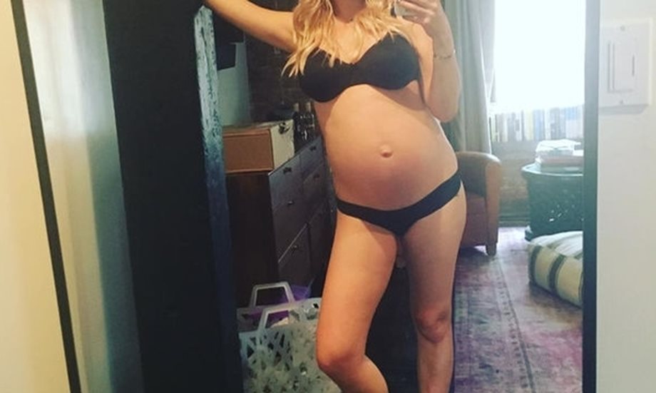 Η πασίγνωστη ηθοποιός βρίσκεται στον 7ο μήνα της εγκυμοσύνης της και μας δείχνει την κοιλίτσα της!