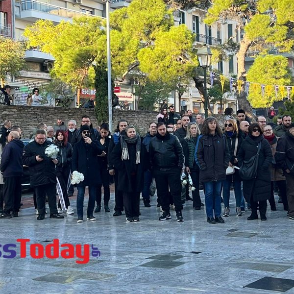Βασίλης Καρράς: Ουρές στη Θεσσαλονίκη για το λαϊκό προσκύνημα (φωτογραφίες)