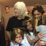 Δείτε τον Νίκο Καρβέλα και την Άννα Βίσση με την κόρη και τα εγγόνια τους στη βάπτιση του Νέστωρα 