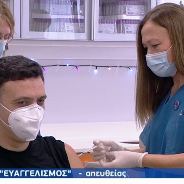 Κορονοϊός: Εμβολιάστηκε ο υπουργός Υγείας Βασίλης Κικίλιας