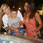 Paparazzi! Η Ειρήνη Κολιδά στη Ρόδο με τη Σάρα Εσκενάζυ και τον γιο της