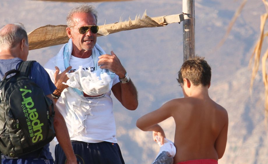 Παντού αχώριστοι: Δείτε τον Πέτρο Κωστόπουλο στην παραλία με τον γιο του, Μάξιμο