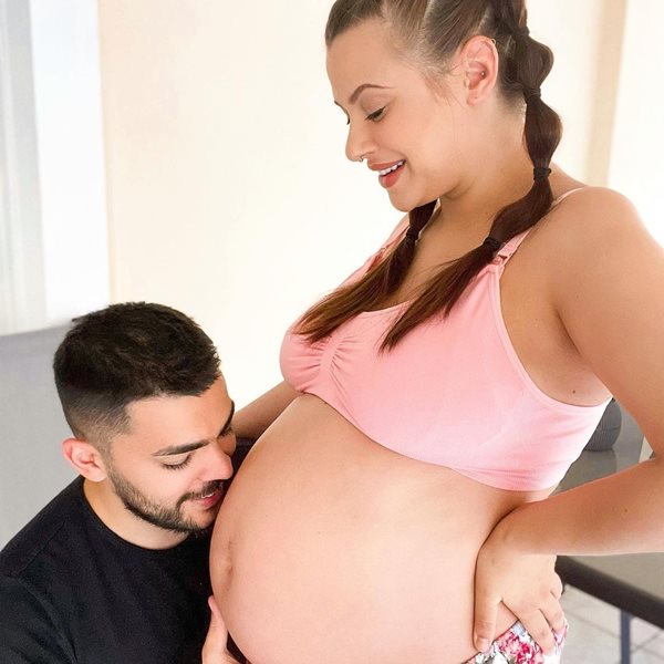 Λάουρα Νάργες: Η πρώτη φωτογραφία αγκαλιά με τον νεογέννητο γιο της
