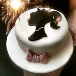 Η γνωστή Ελληνίδα έχει γενέθλια και το γιόρτασε με τούρτα-υπερπαραγωγή 