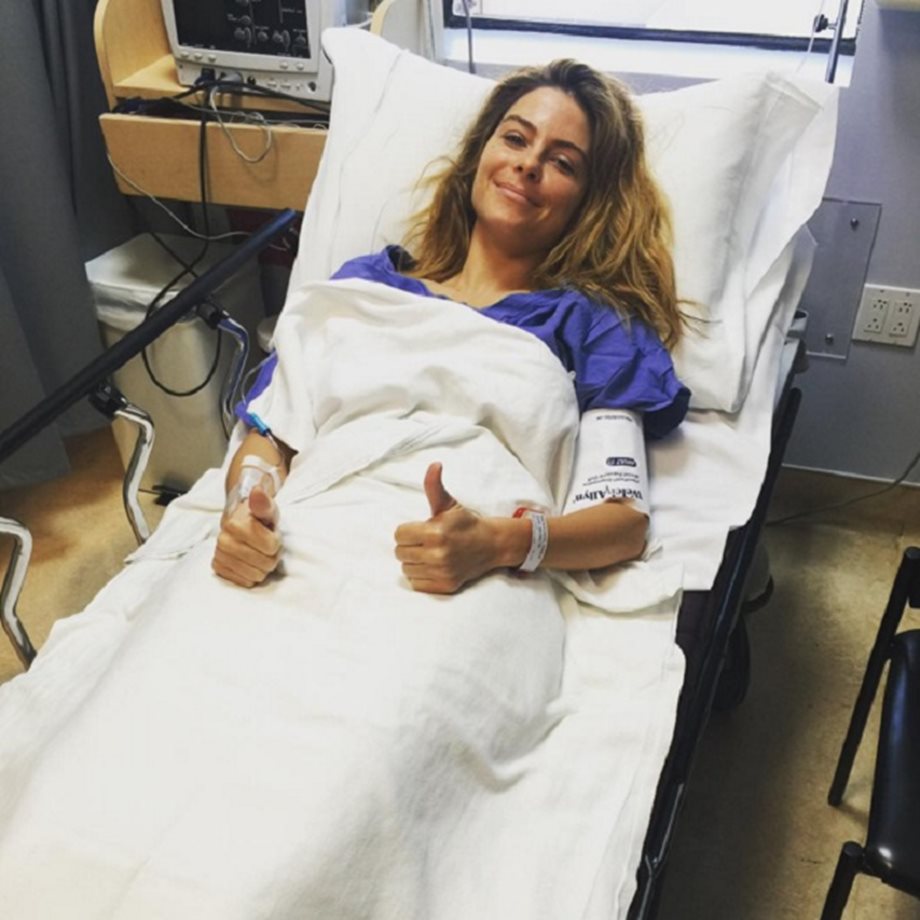 Η Μαρία Μενούνος δημοσίευσε για πρώτη φορά φωτογραφία της στο νοσοκομείο μετά την εγχείρηση στο κεφάλι