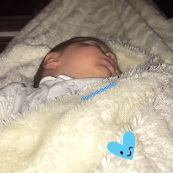Η γνωστή Ελληνίδα φωτογραφίζει τον μόλις δύο μηνών γιο της να κοιμάται