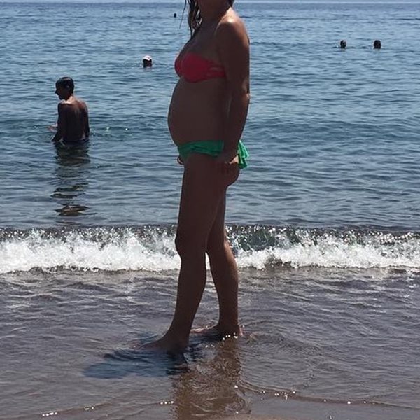 Έγκυος για δεύτερη φορά η Ελληνίδα παρουσιάστρια! Η πρώτη φωτογραφία με φουσκωμένη κοιλίτσα