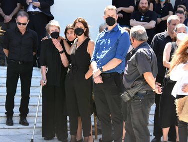 Διονύσης Σιμόπουλος: Θλίψη στην κηδεία του σπουδαίου αστροφυσικού (φωτογραφίες)