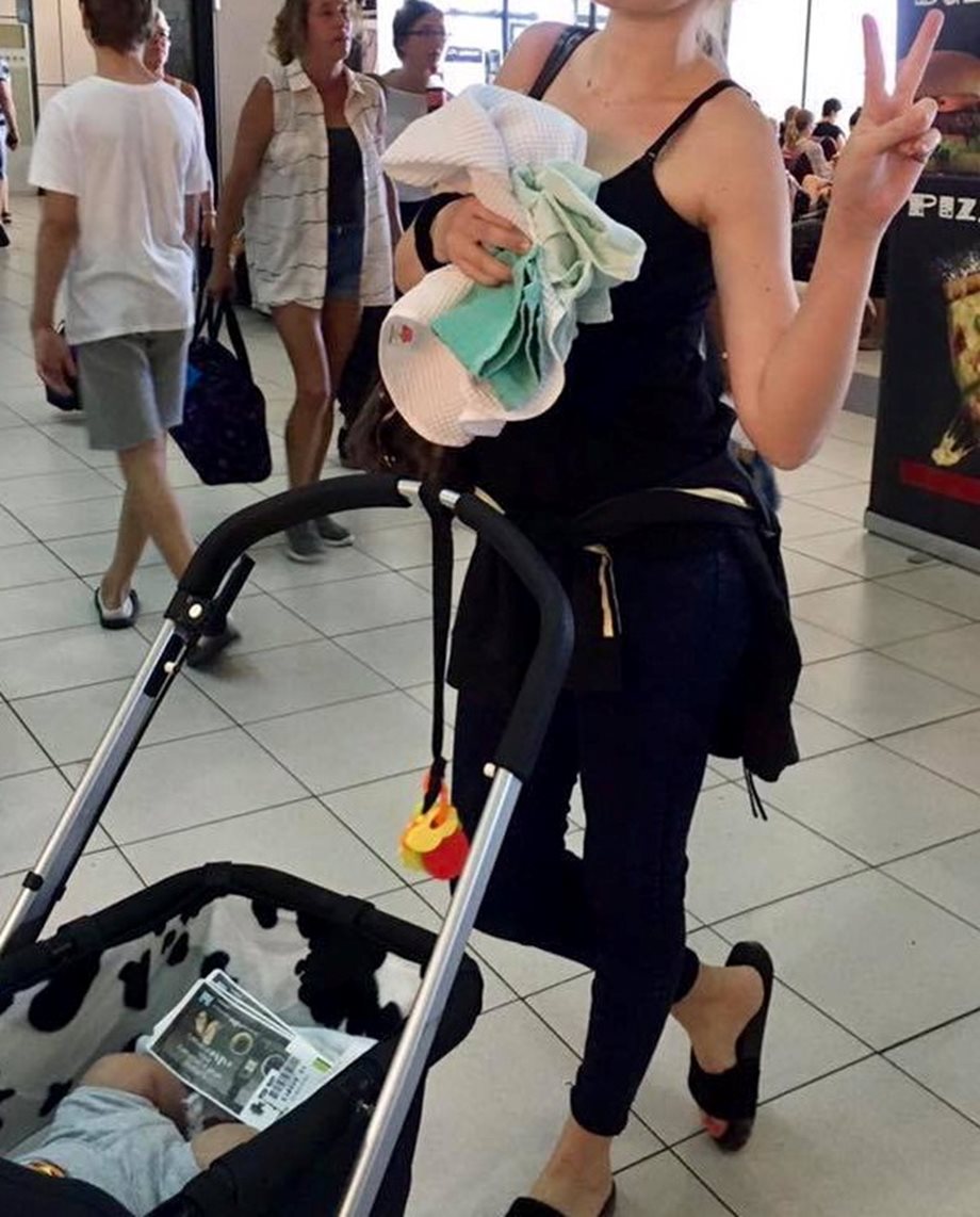 Η Ελληνίδα καλλονή δημοσίευσε στο Instagram φωτογραφία από την ώρα θηλασμού του μωρού της
