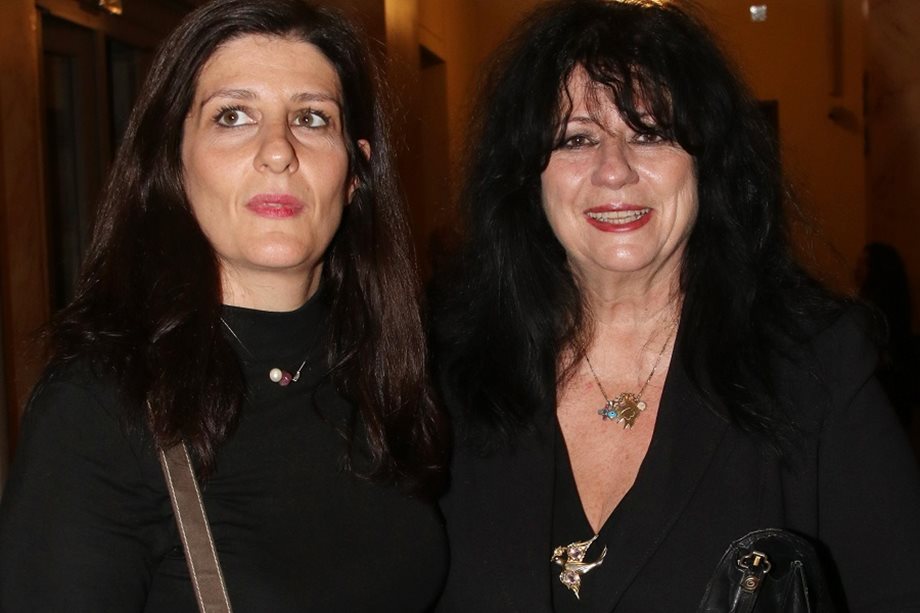 Άννα Βαγενά: Βραδινή έξοδος με την κόρη της, δέκα μήνες μετά τον θάνατο του Λουκιανού Κηλαηδόνη