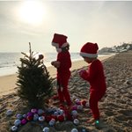 Τα παιδιά της πασίγνωστης celebrity στόλισαν ένα διαφορετικό Χριστουγεννιάτικο δέντρο...