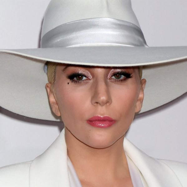 Lady Gaga: Αποκαλύπτει για πρώτη φορά την ασθένεια που πάσχει