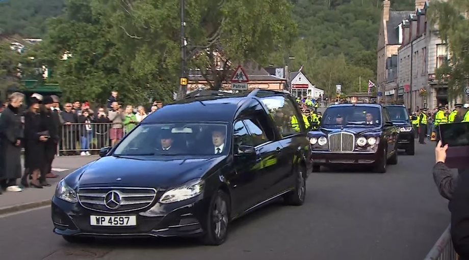 Βασίλισσα Ελισάβετ: Ξεκίνησε η πομπή με το φέρετρο της - Πρώτη στάση Εδιμβούργο, στις 19 Σεπτεμβρίου η κηδεία