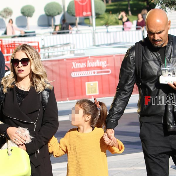 Paparazzi: Ο Δημήτρης Σκουλός με τη σύζυγό του Τζέλα και την κορούλα τους