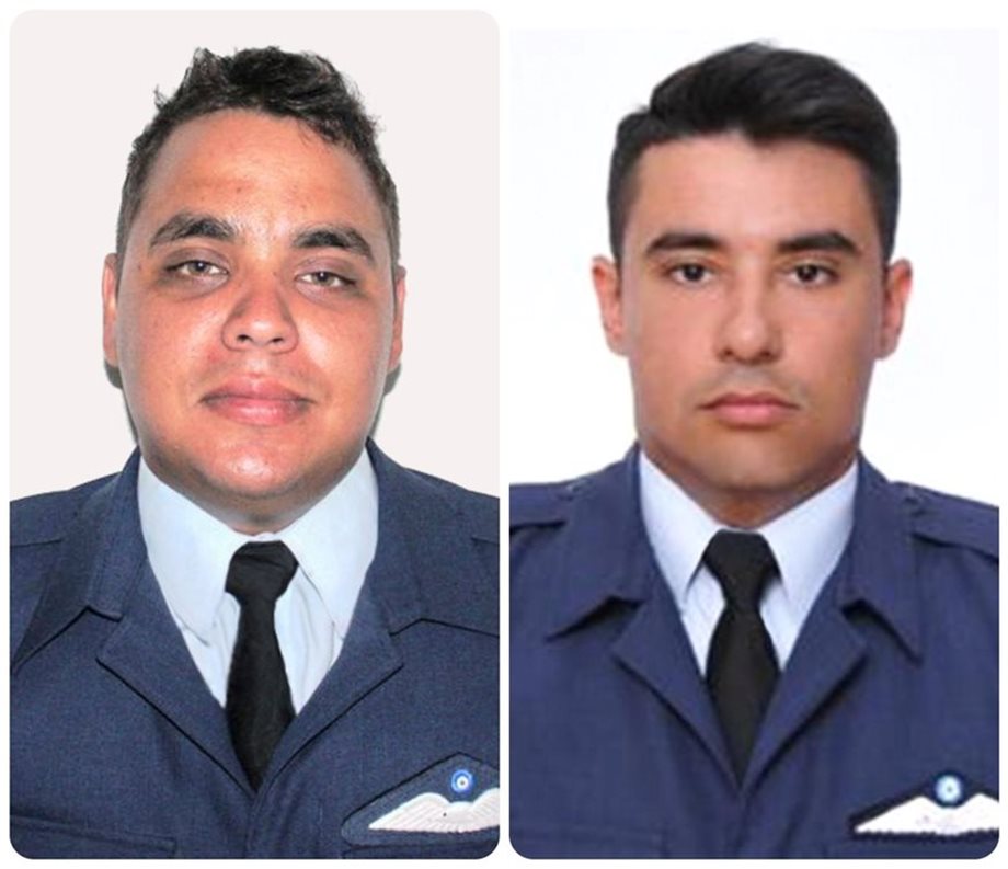 Πτώση Canadair: "Ράγισαν" καρδιές στο μνημόσυνο για τους δύο πιλότους - Δάκρυσε ο ιερέας