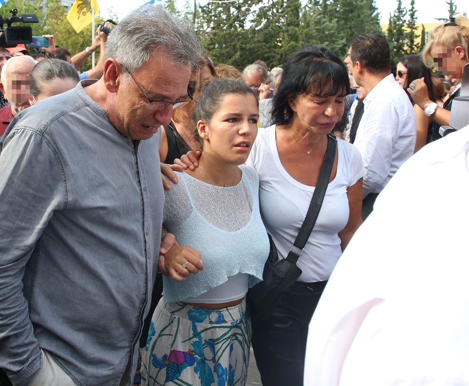 Λαυρέντης Μαχαιρίτσας: Το συγκινητικό μήνυμα της κόρης του λίγες ώρες μετά την κηδεία