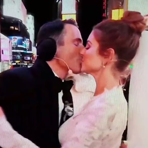 Η Μαρία Μενούνος παντρεύτηκε τον Kevin Undergaro σε live μετάδοση από την Times Square