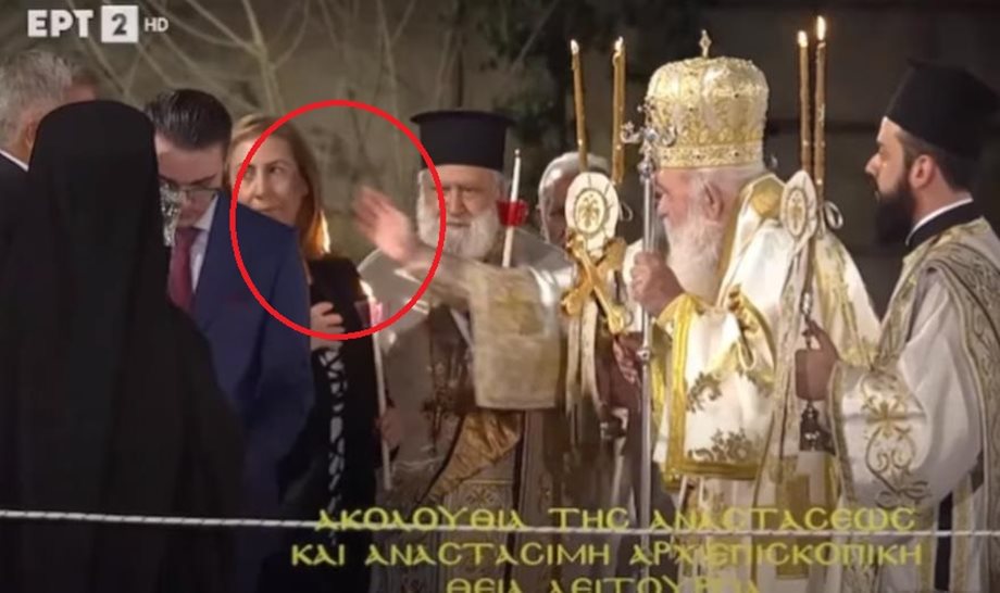 Μαριλίζα Ξενογιαννακοπούλου: Η στιγμή που παίρνουν φωτιά τα μαλλιά της στη λειτουργία της Ανάστασης (βίντεο)