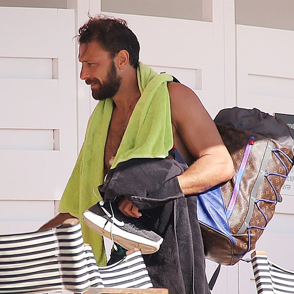 Paparazzi: Ο Γιάννης Μαρακάκης για beach volley με κορμί που εντυπωσιάζει!