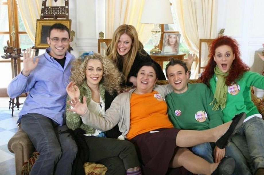 Reunion για τους πρωταγωνιστές του "Παρά Πέντε": Οι ηθοποιοί ποζάρουν μαζί, δέκα χρόνια μετά το φινάλε της σειράς!