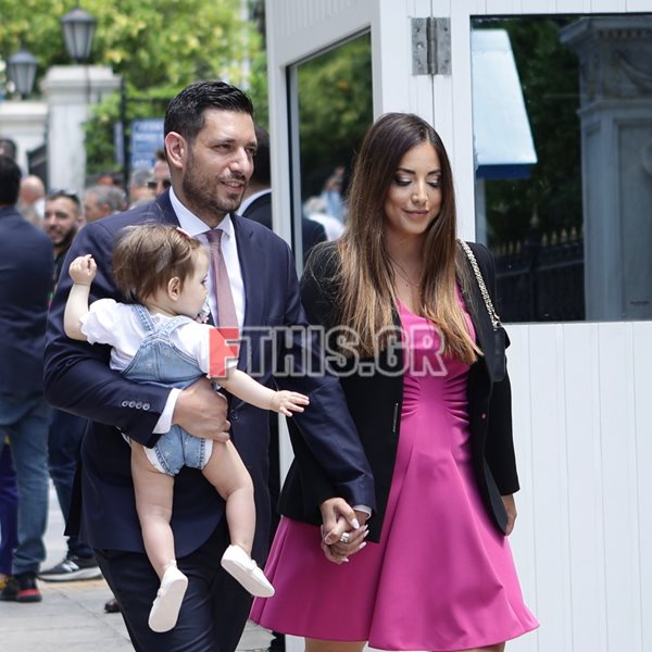 Κωνσταντίνος Κυρανάκης: Με τη 10 μηνών κόρη και τη σύζυγό του Ελένη στην ορκωμοσία της νέας κυβέρνησης
